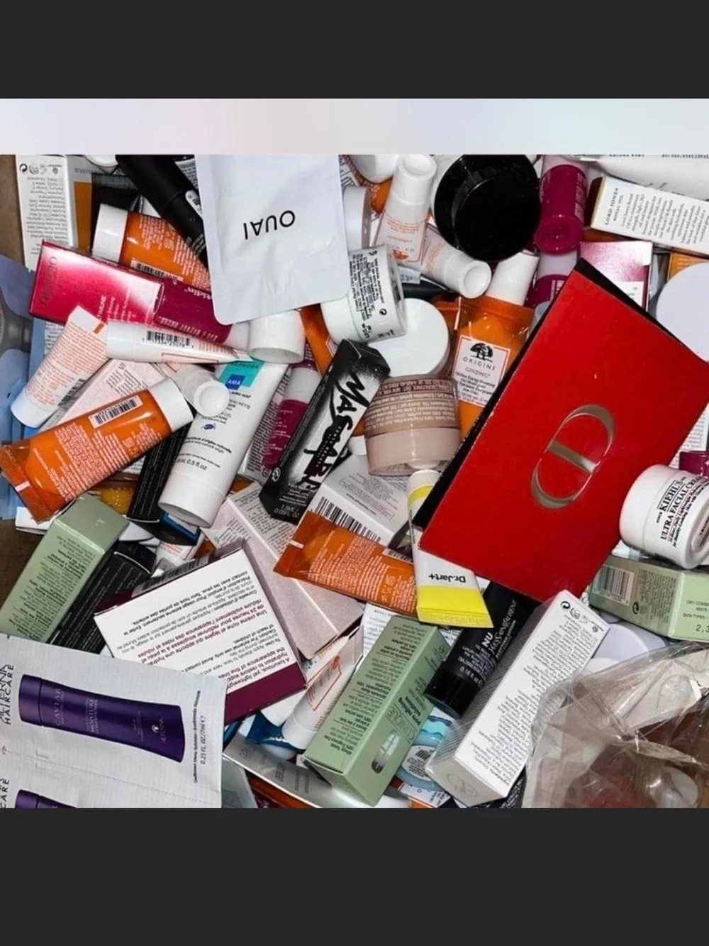 20 Assorted Women’s Skincare & Beauty Sample Set - Mixed Colors